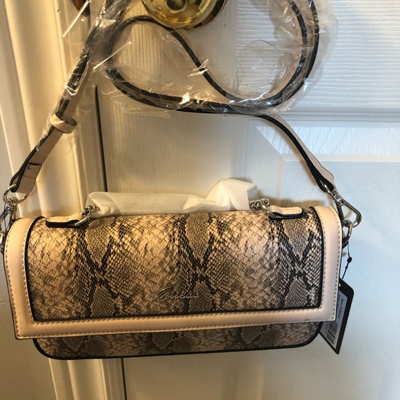 ❗️SOLD❗️ Guess womens crossbody purse in snakeskin - Picture 6 of 7
